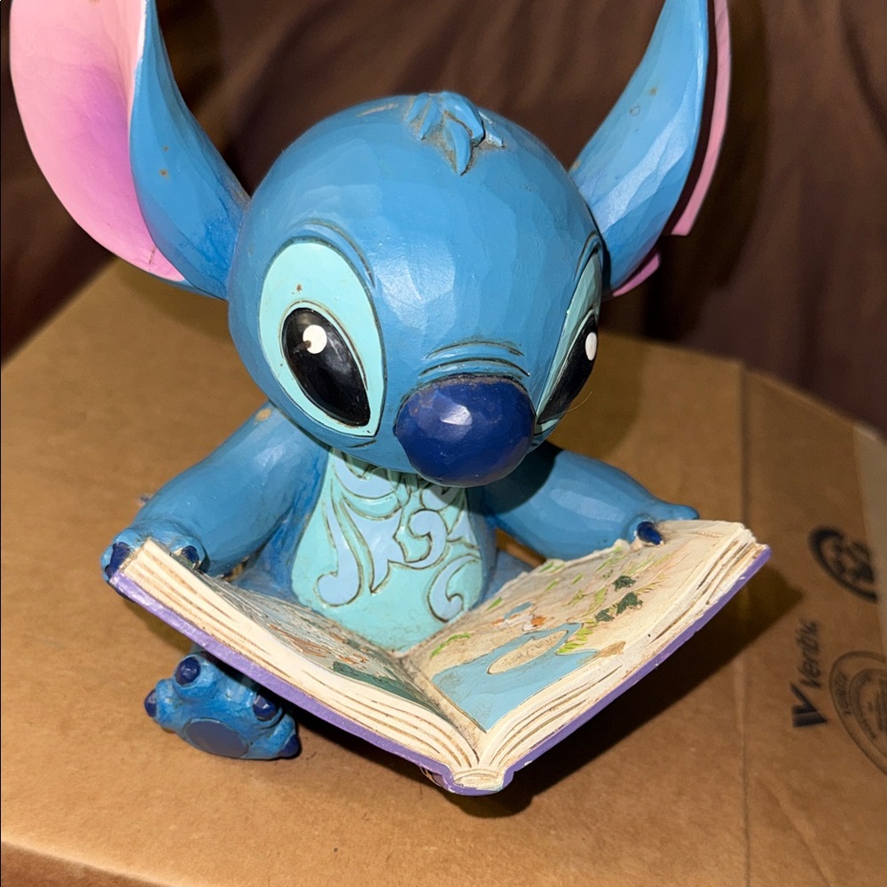 Disney Traditions Jim Shore Stitch “Finding a Family” Figurine #4048658 - Picture 5 of 6
